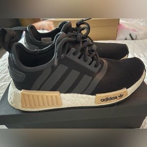 Adidas originals women’s ‘Black carbon’ size 5 Gz7997